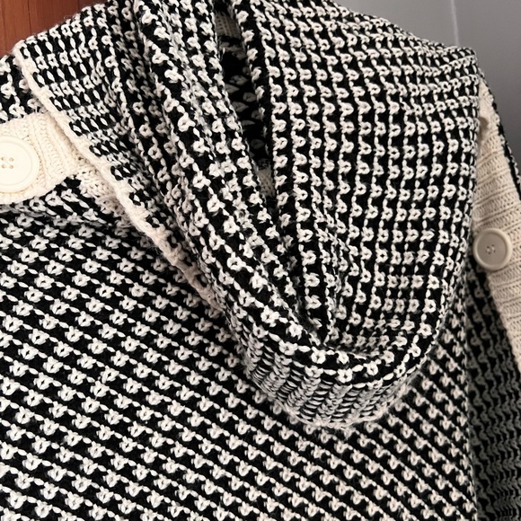 Stylish Shawl - Picture 3 of 5